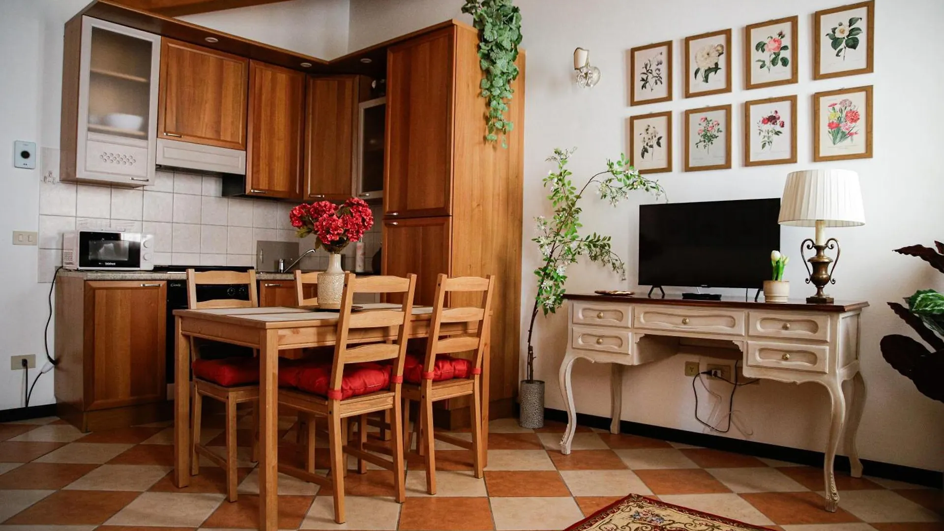 Floreal House - Classic Style Apartment Rovigo Italia